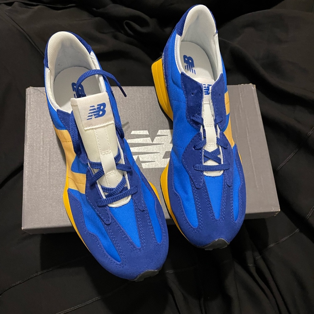 BRAND NEW in The original Box New balance 327  Boys Sz 7